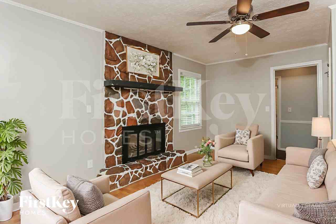 3120 Oak Dr - Photo 4 of 19