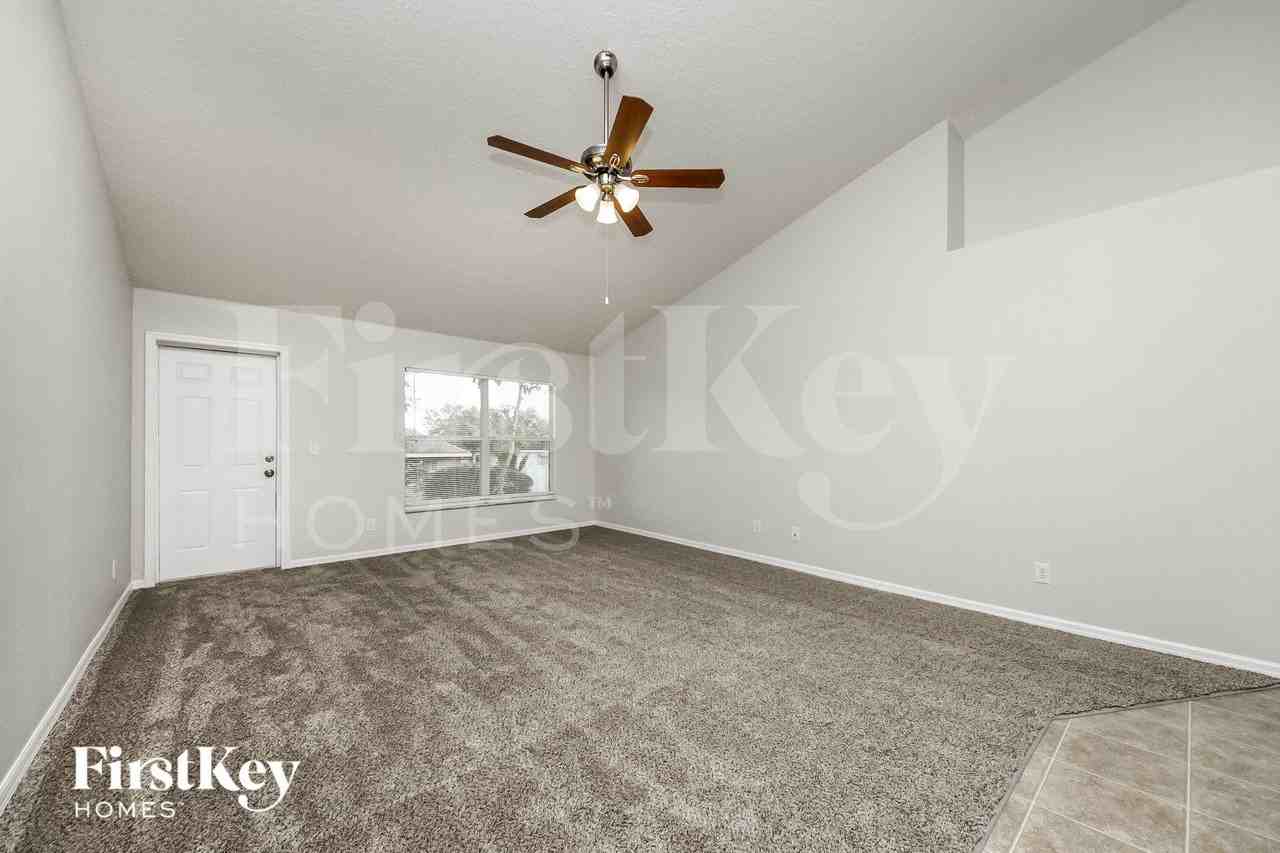 381 Maudehelen St - Photo 3 of 15