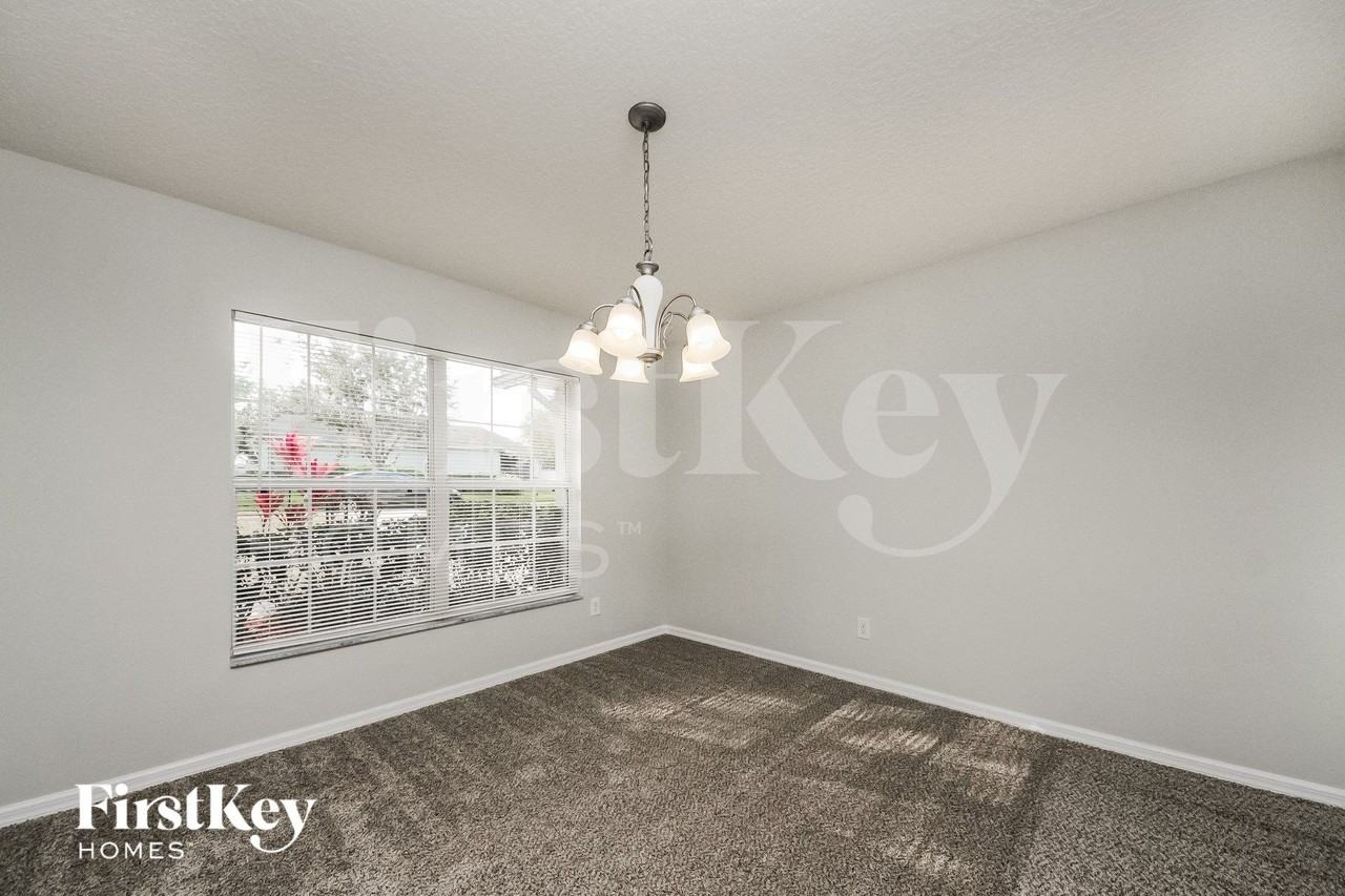 381 Maudehelen St - Photo 4 of 15