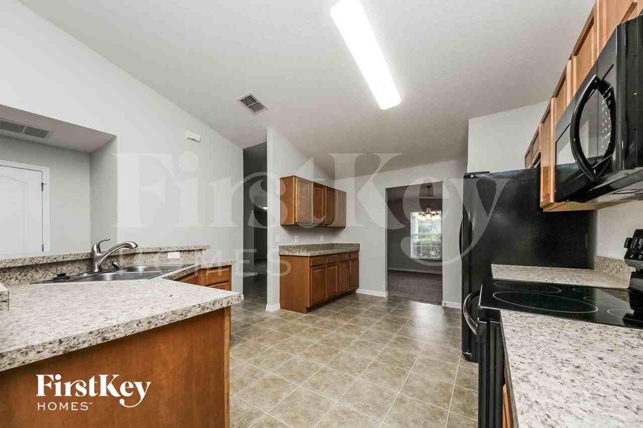 381 Maudehelen St - Photo 5 of 15