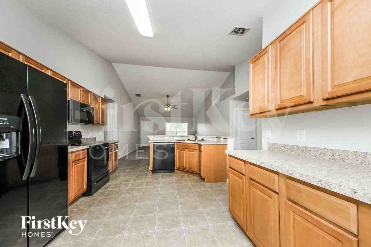 381 Maudehelen St - Photo 6 of 15