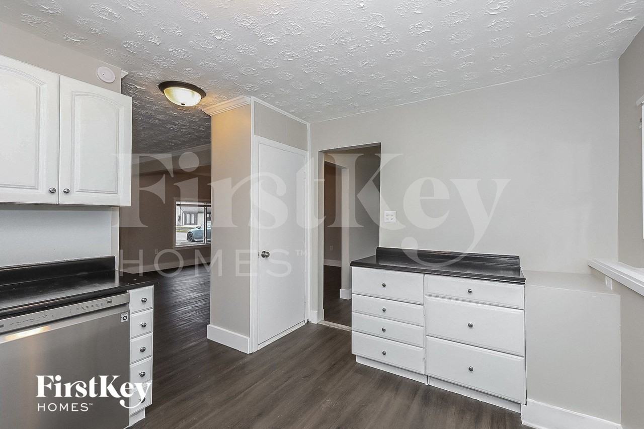 3976 Richard Ave - Photo 5 of 15