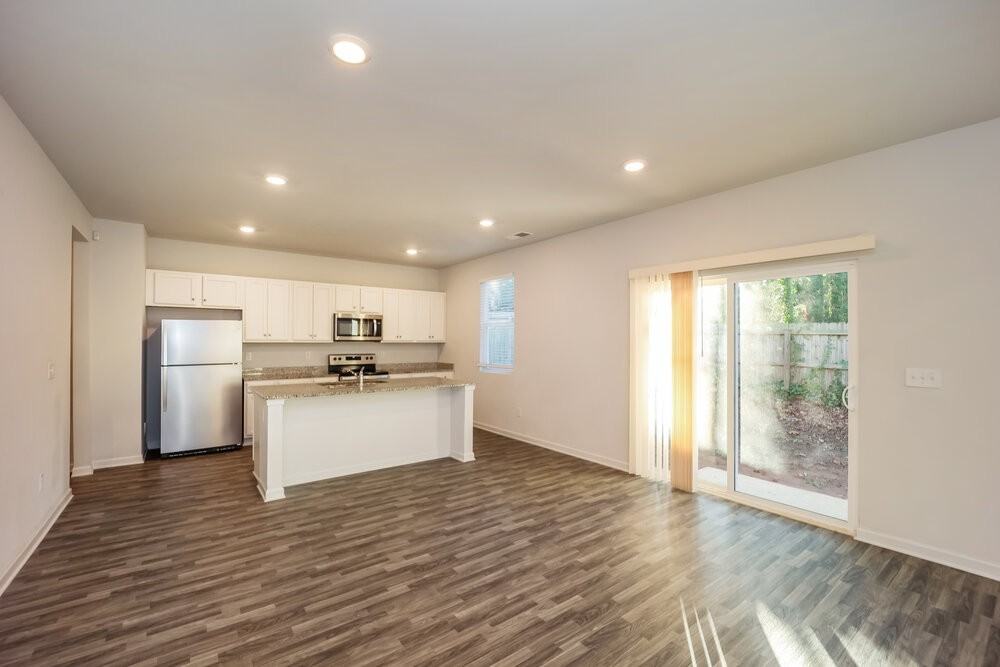 199 Hamilton Pointe Dr - Photo 5 of 17