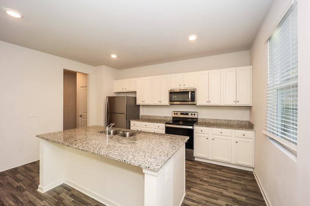 199 Hamilton Pointe Dr - Photo 6 of 17