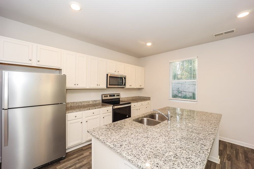 199 Hamilton Pointe Dr - Photo 7 of 17