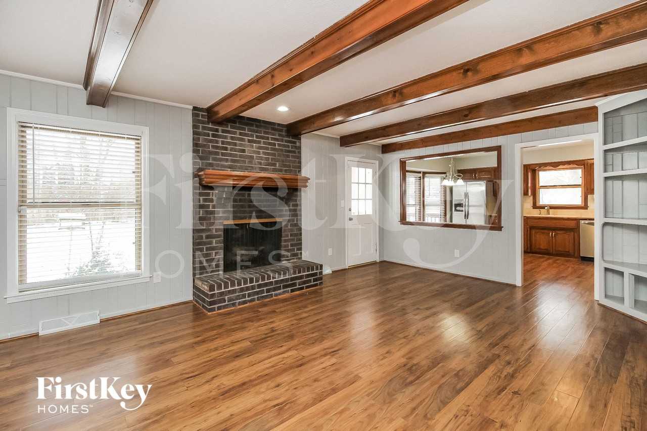 10002 Nw 67th St - Photo 2 of 15