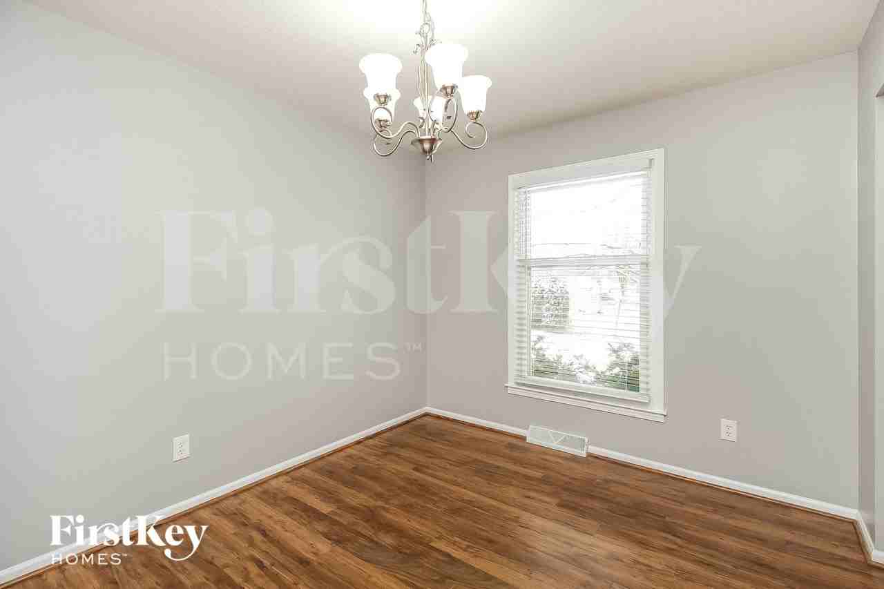 10002 Nw 67th St - Photo 3 of 15