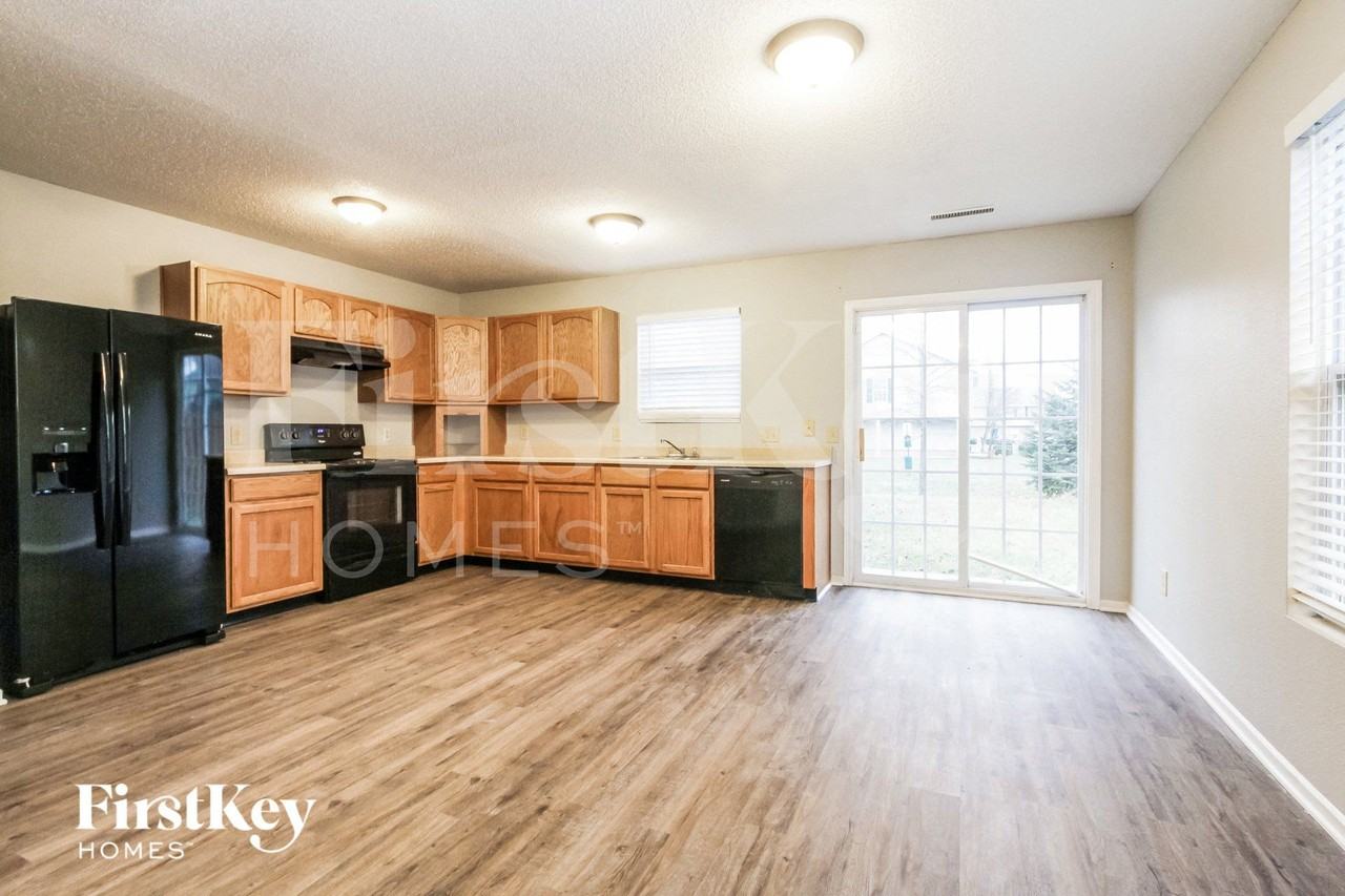 840 Olmsted Dr - Photo 4 of 15