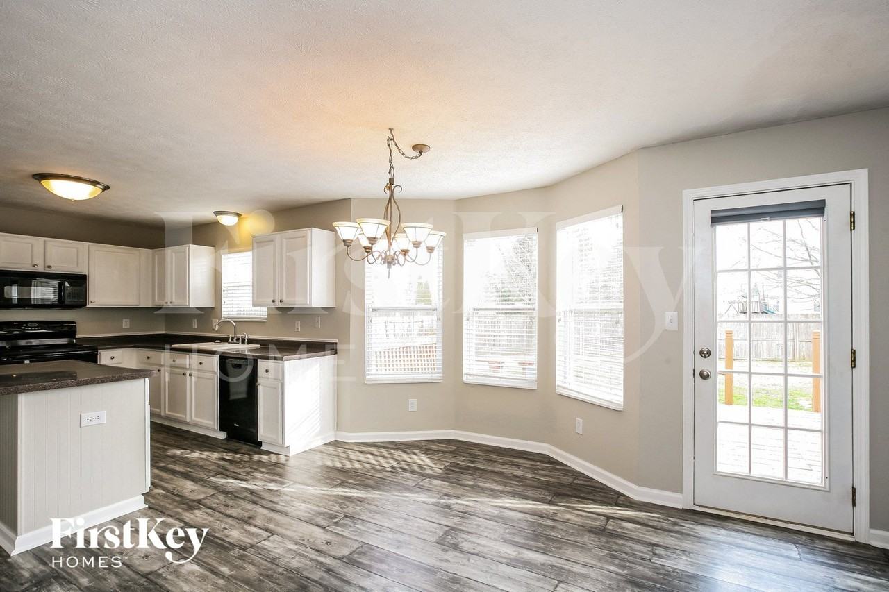 445 Winterwood Dr - Photo 5 of 15