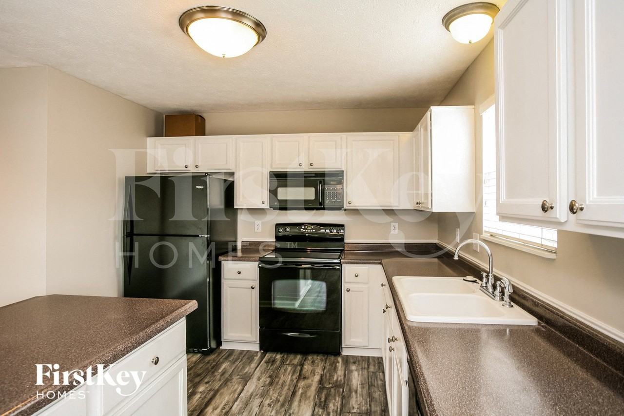 445 Winterwood Dr - Photo 6 of 15