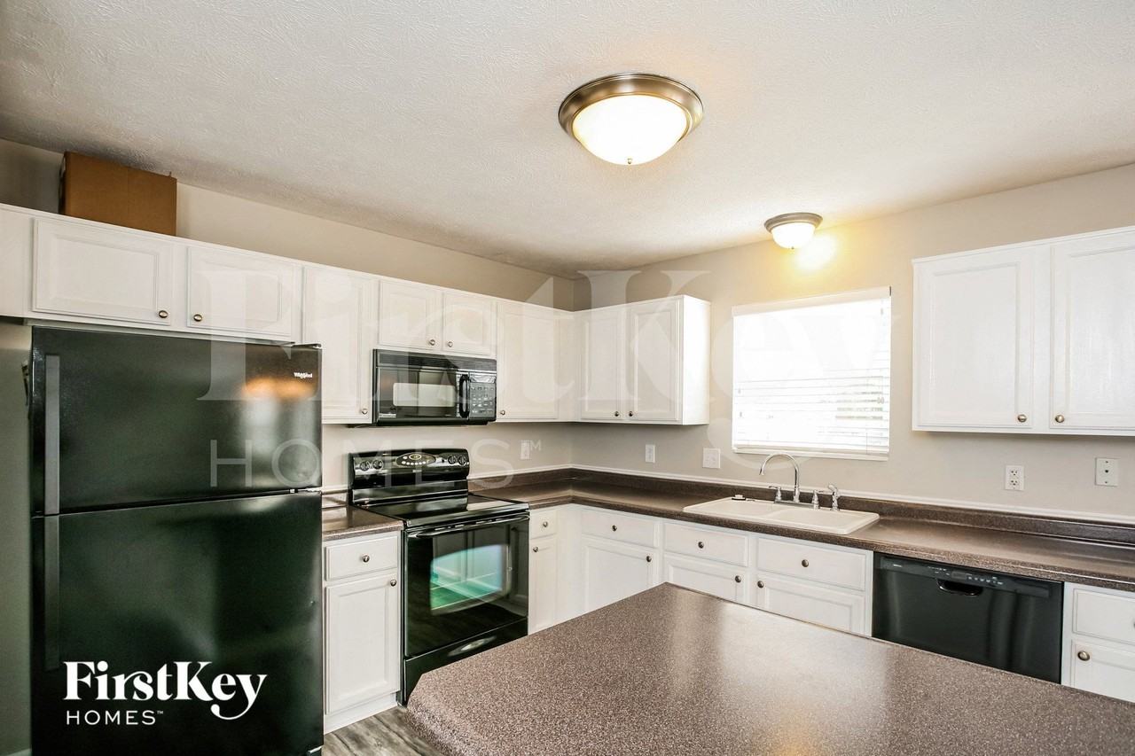 445 Winterwood Dr - Photo 7 of 15
