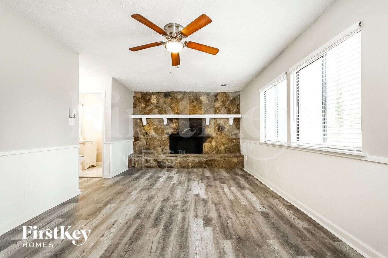 855 Lost Creek Cir - Photo 3 of 15