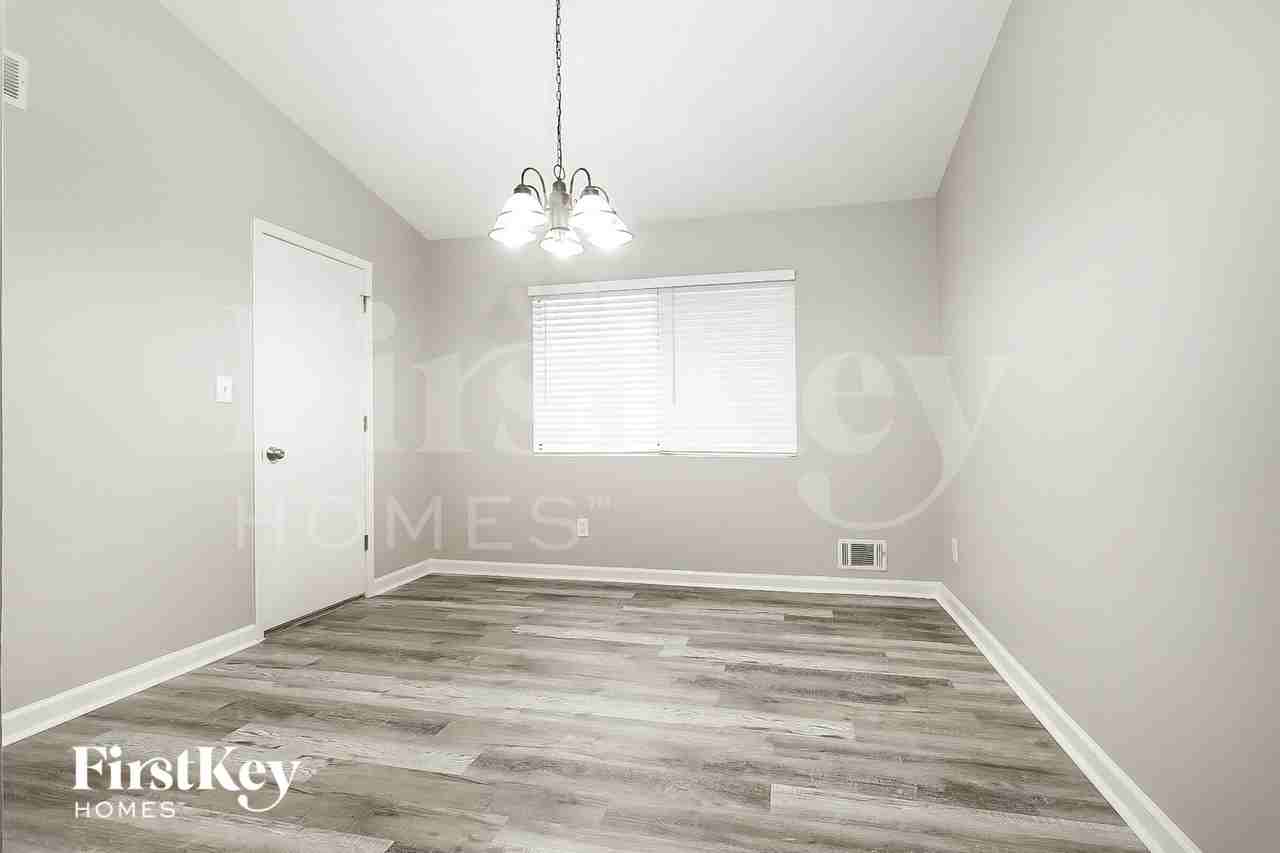 855 Lost Creek Cir - Photo 5 of 15