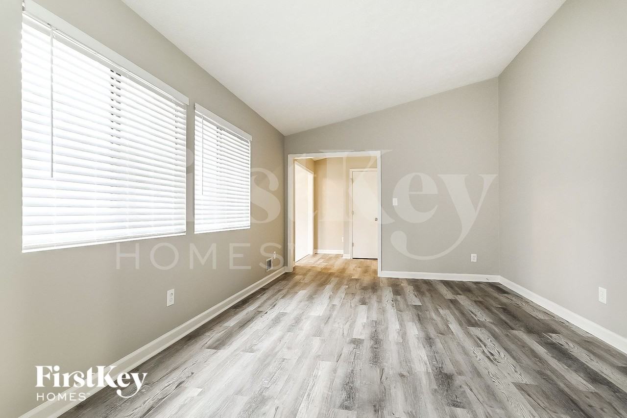 855 Lost Creek Cir - Photo 7 of 15