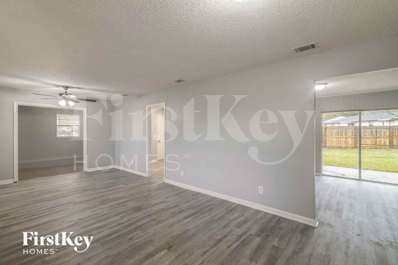 8704 Country Creek Blvd - Photo 3 of 15