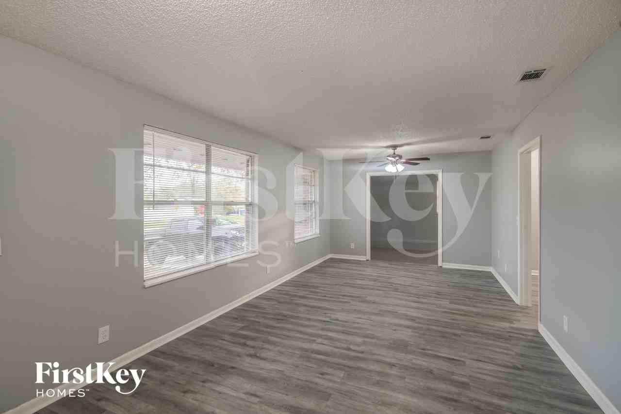 8704 Country Creek Blvd - Photo 4 of 15