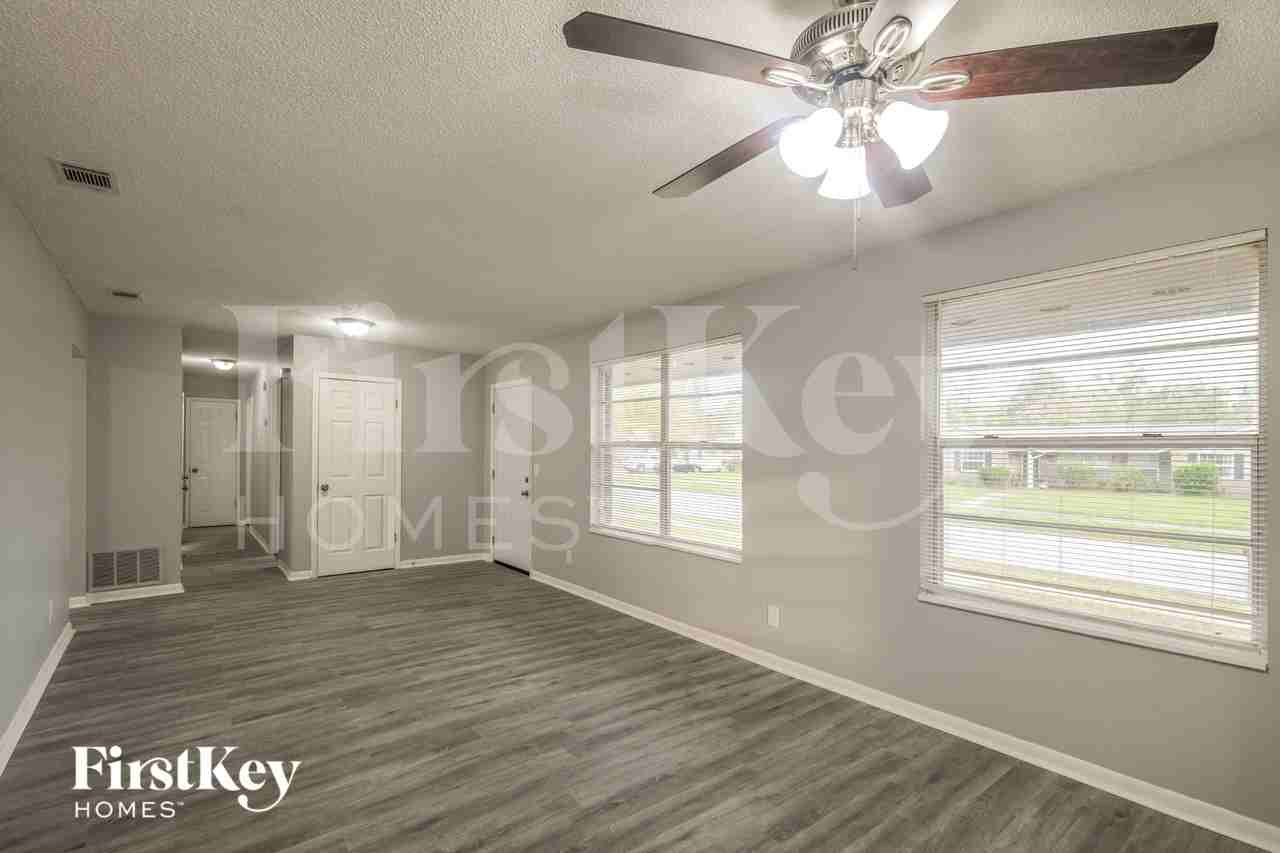 8704 Country Creek Blvd - Photo 5 of 15