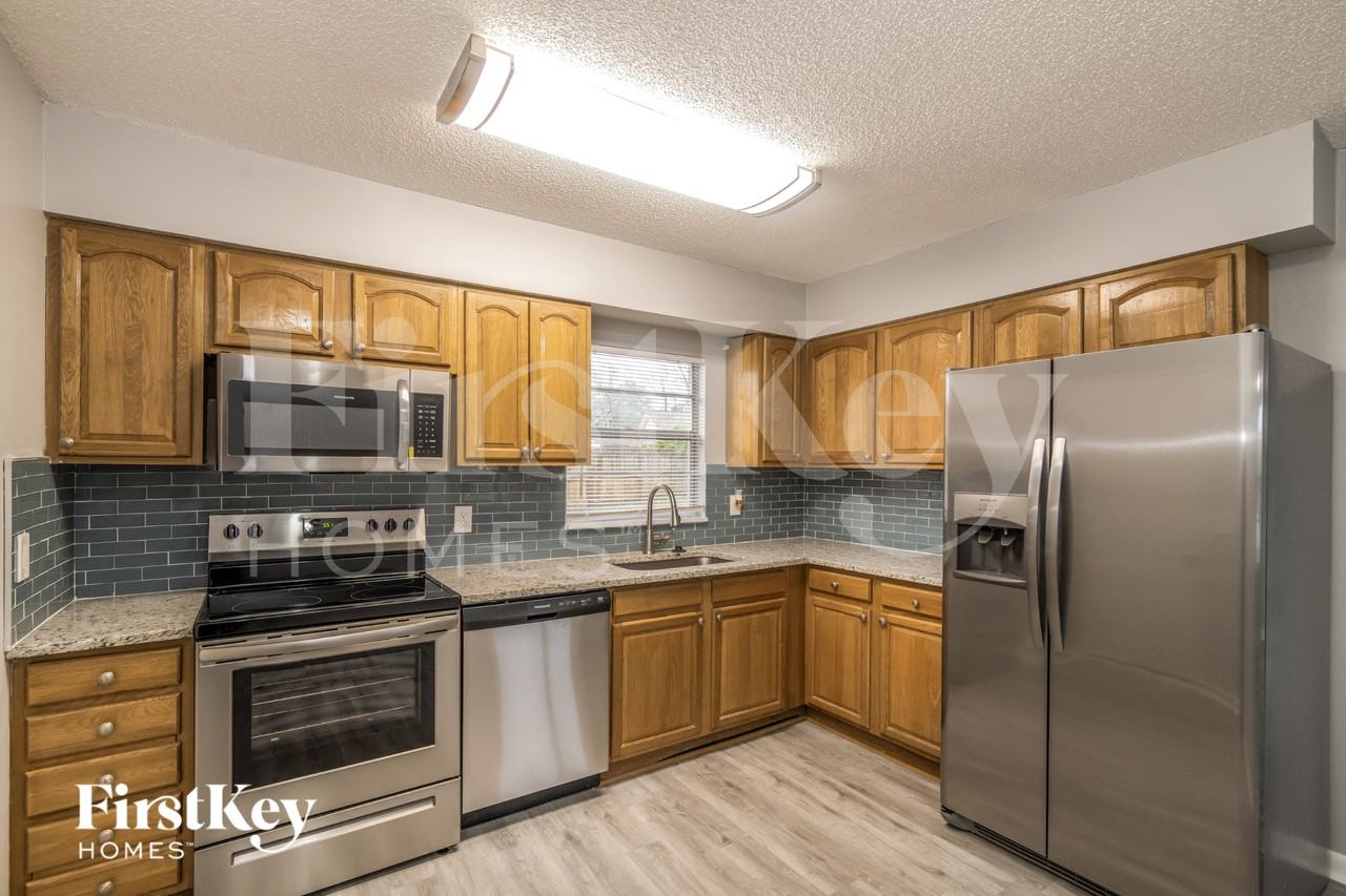 8704 Country Creek Blvd - Photo 6 of 15