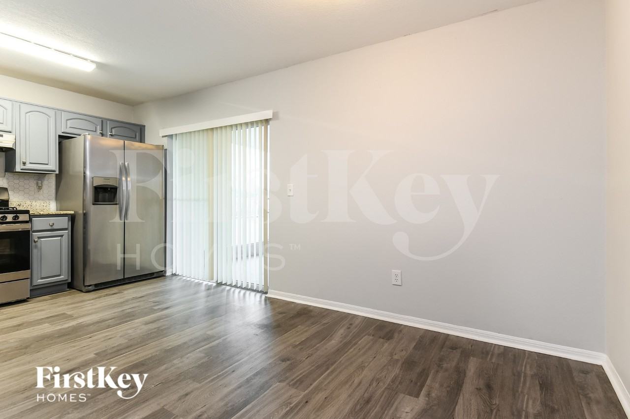 3796 Huntwicke Blvd - Photo 6 of 15