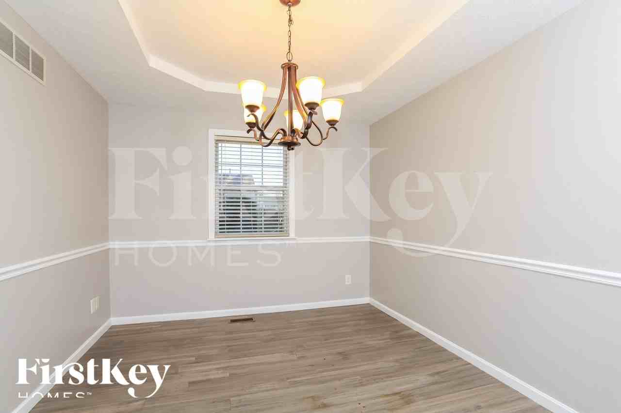 410 Meadow Springs Drive - Photo 5 of 15