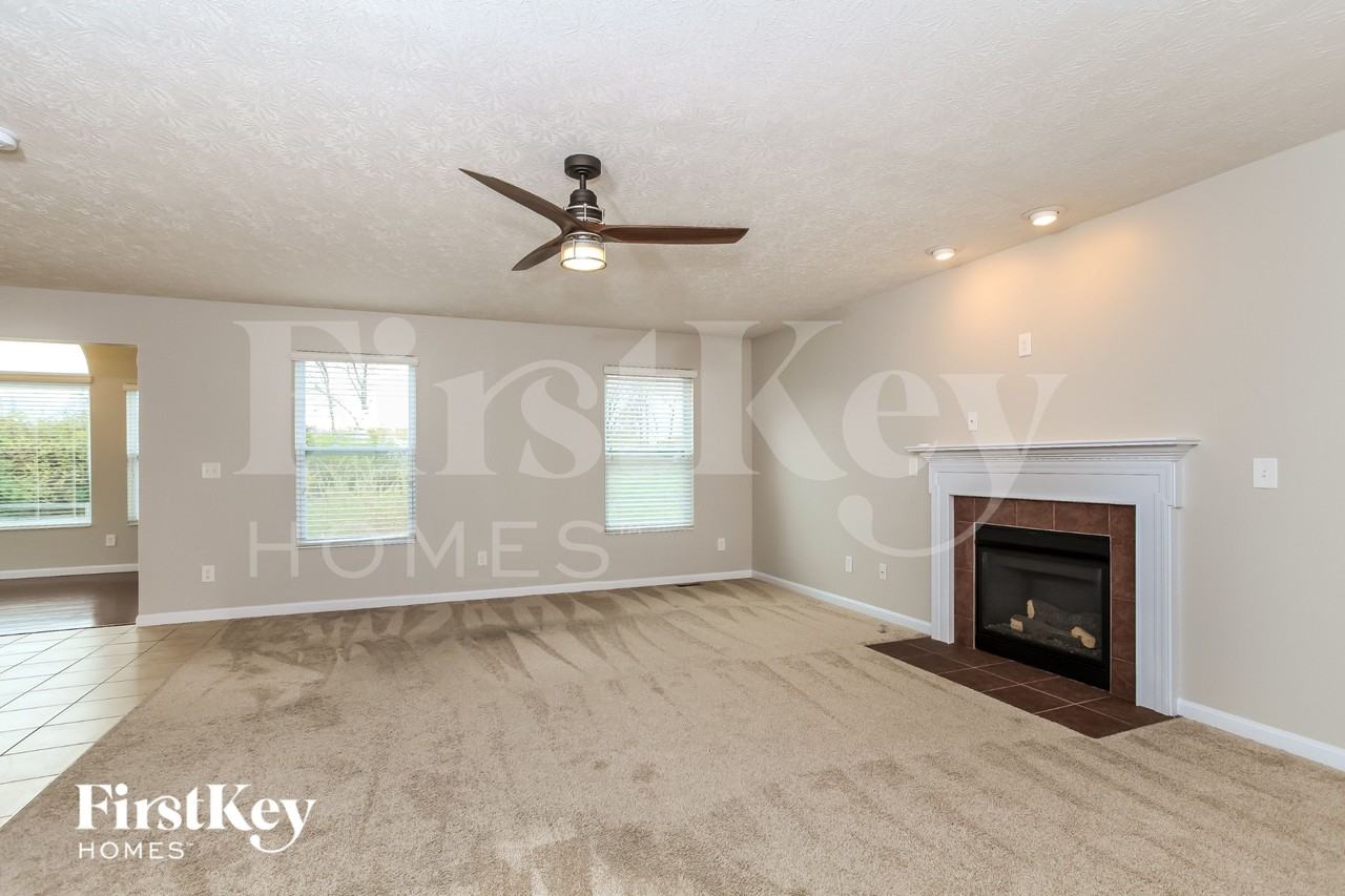 1989 Michelle Lane - Photo 4 of 15