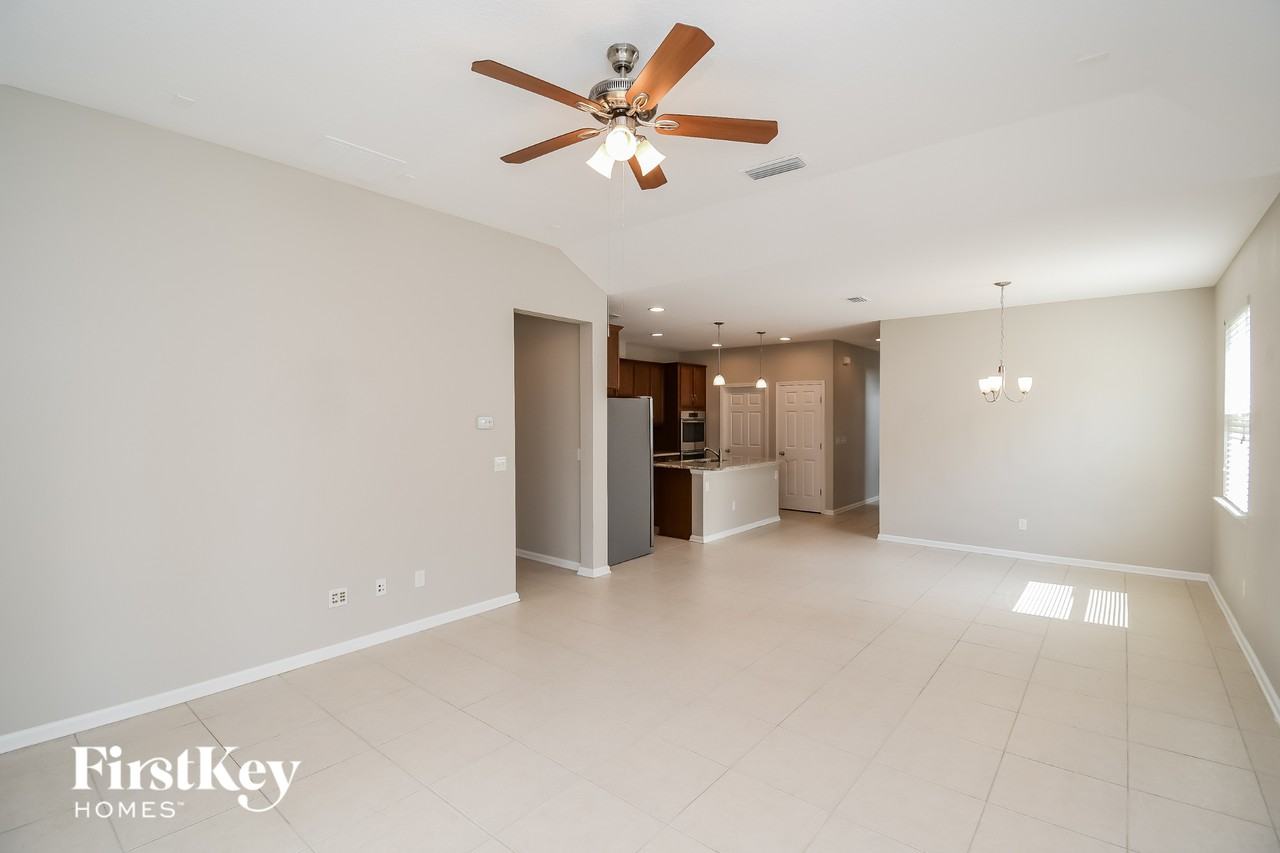 140 Brentley Ln - Photo 4 of 15