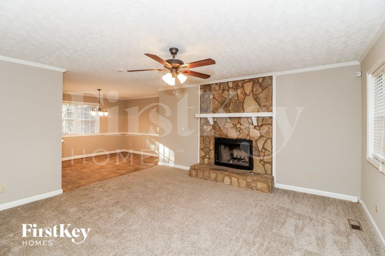 2739 Hawk Trace Northeast - Photo 3 of 14