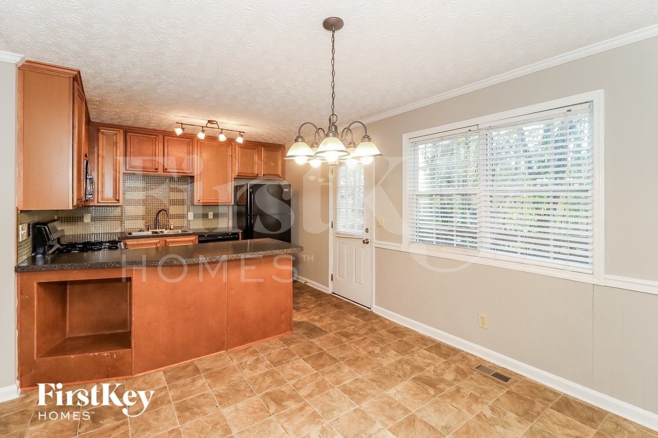 2739 Hawk Trace Northeast - Photo 5 of 14