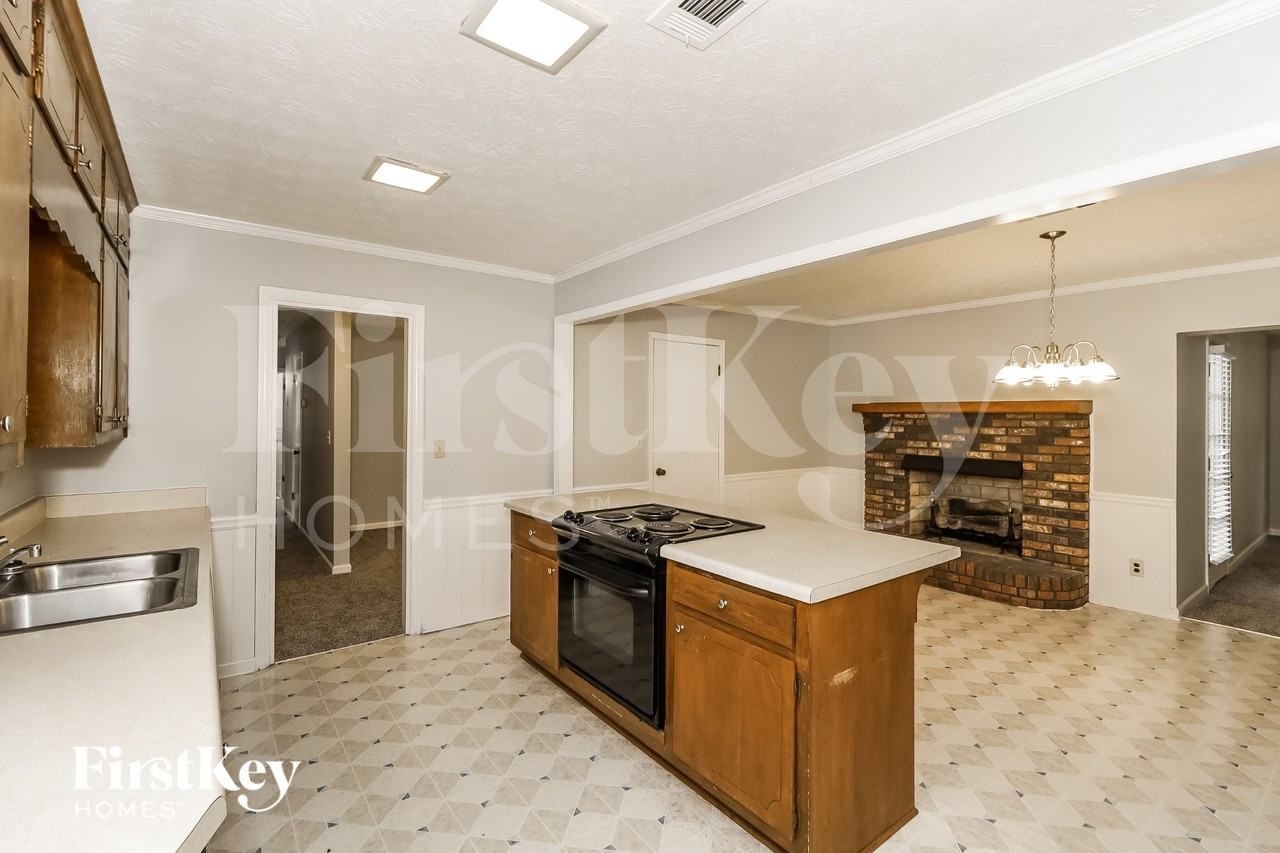 1285 Gatewood Drive - Photo 7 of 15