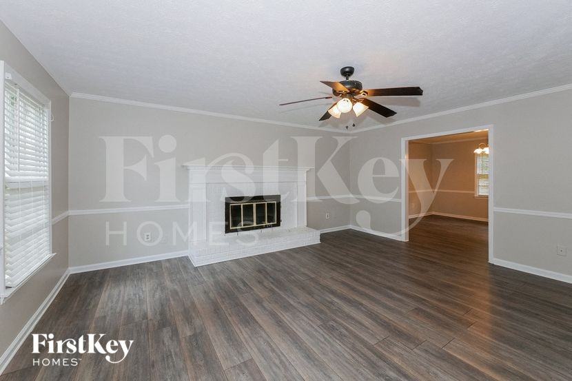 180 Windsor Drive - Photo 2 of 15