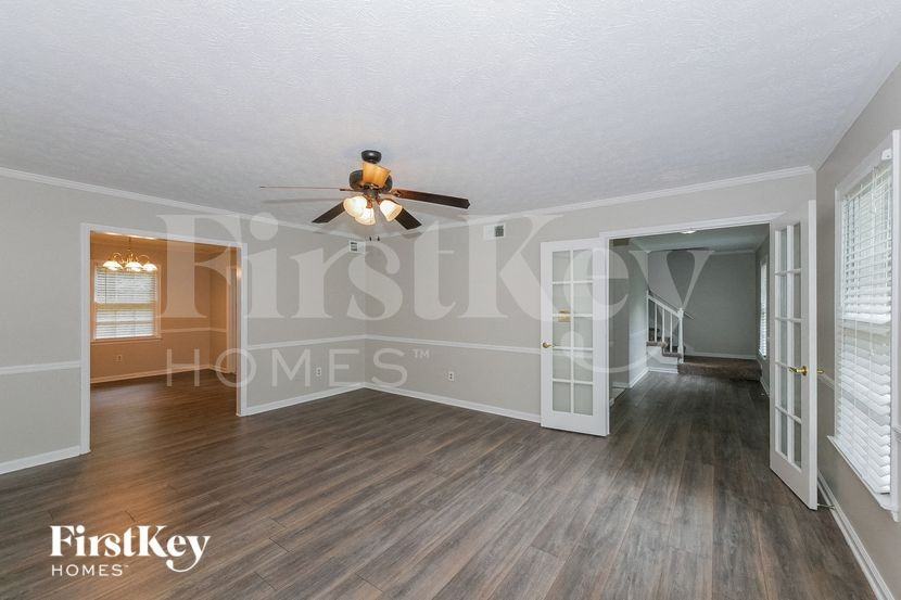 180 Windsor Drive - Photo 3 of 15