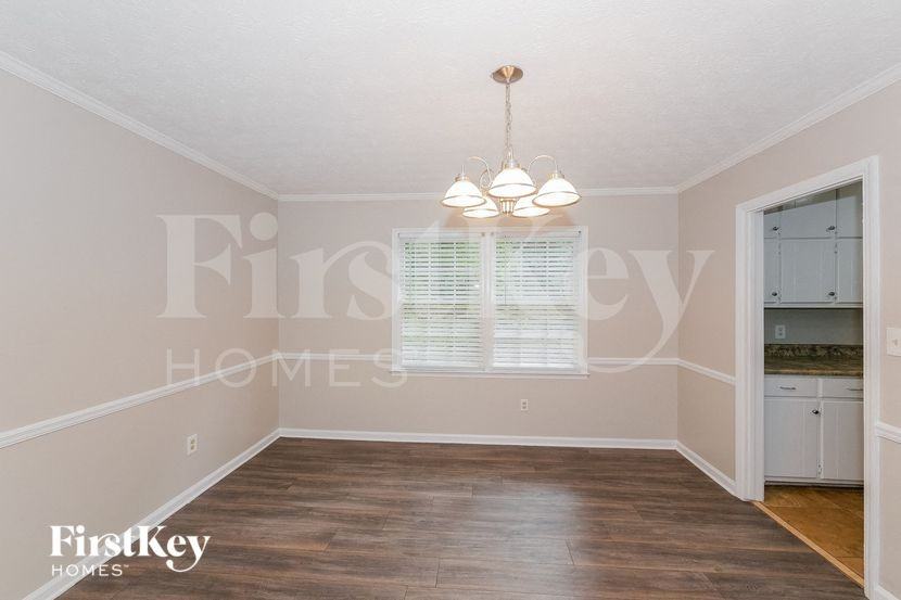 180 Windsor Drive - Photo 5 of 15