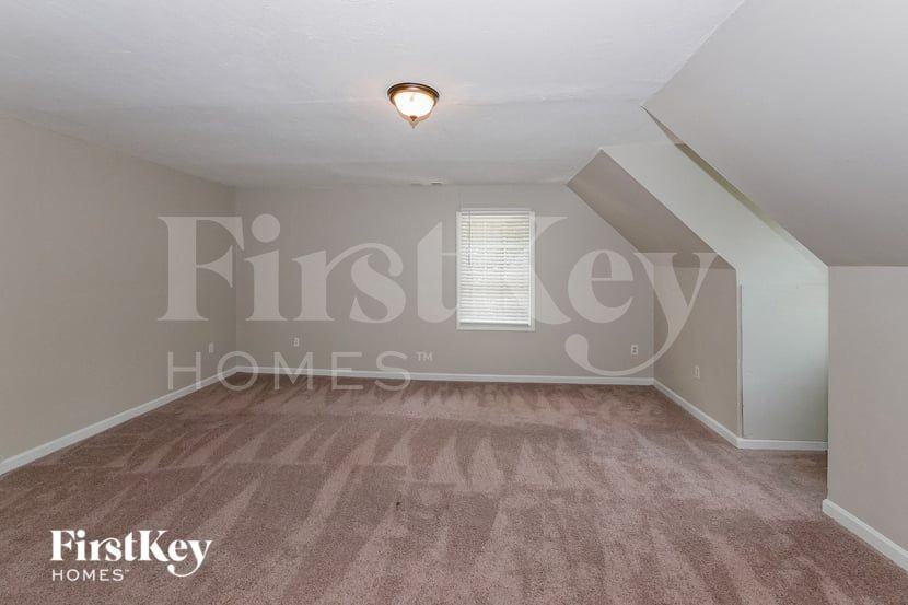 180 Windsor Drive - Photo 7 of 15