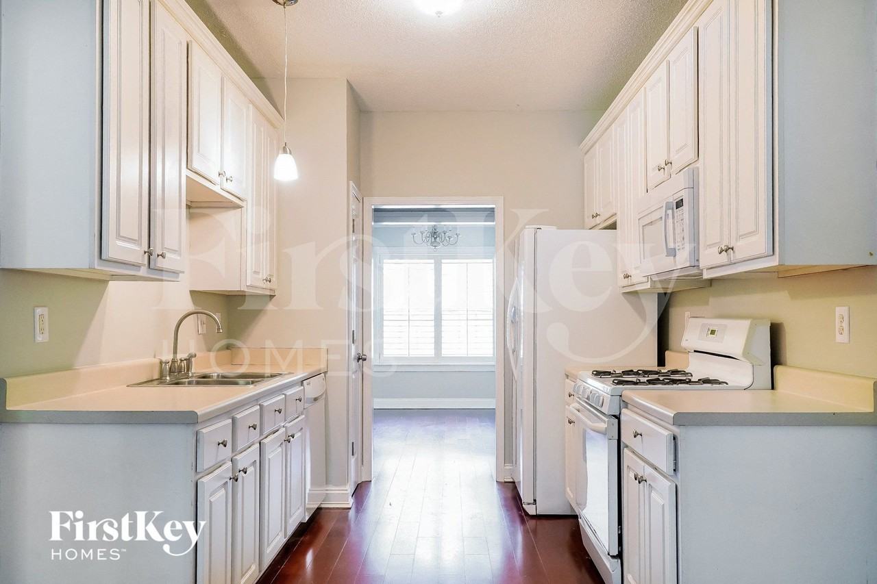 210 James Allen Pl - Photo 7 of 15