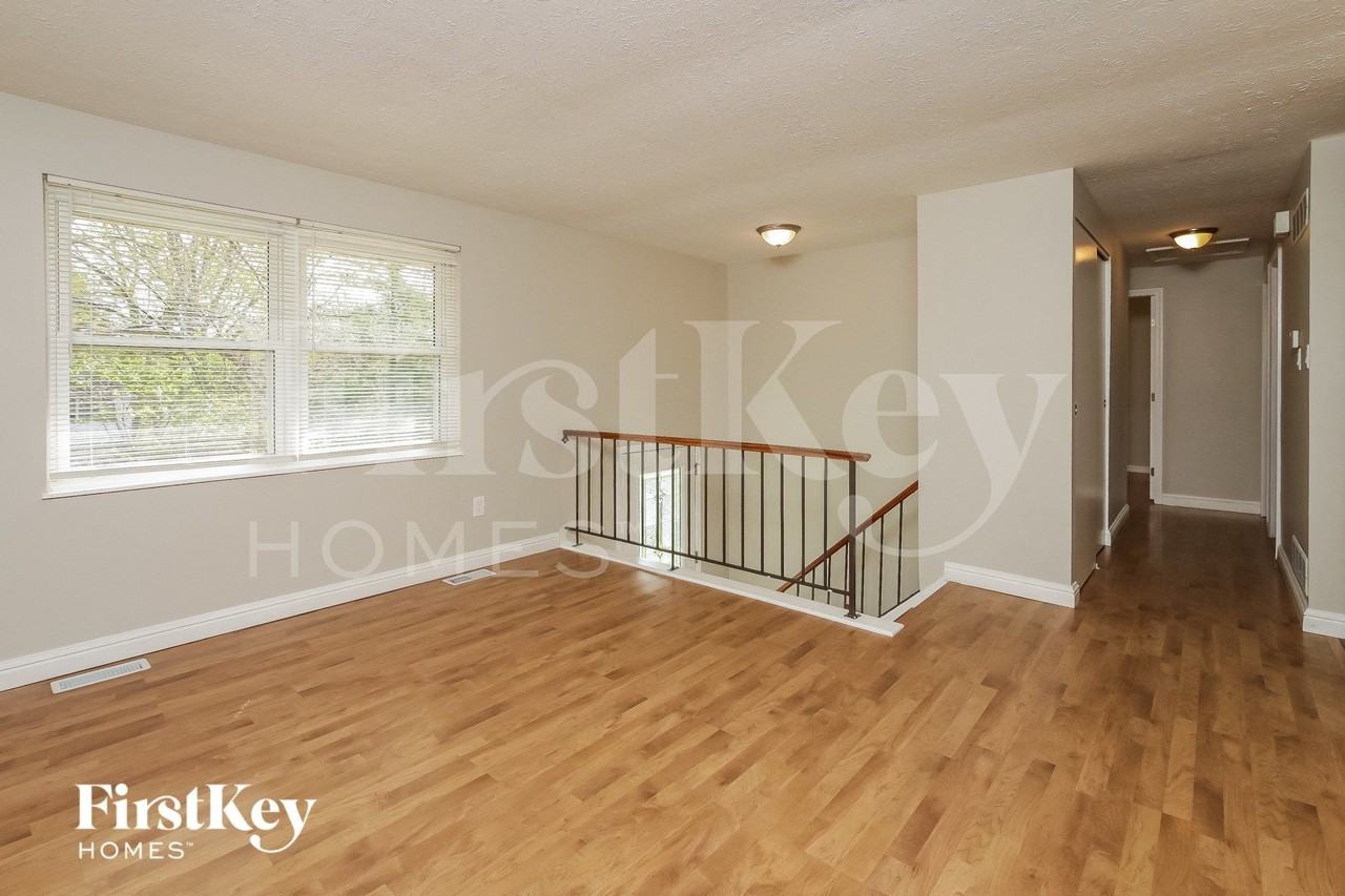 1494 Meadowbright Ln - Photo 3 of 15