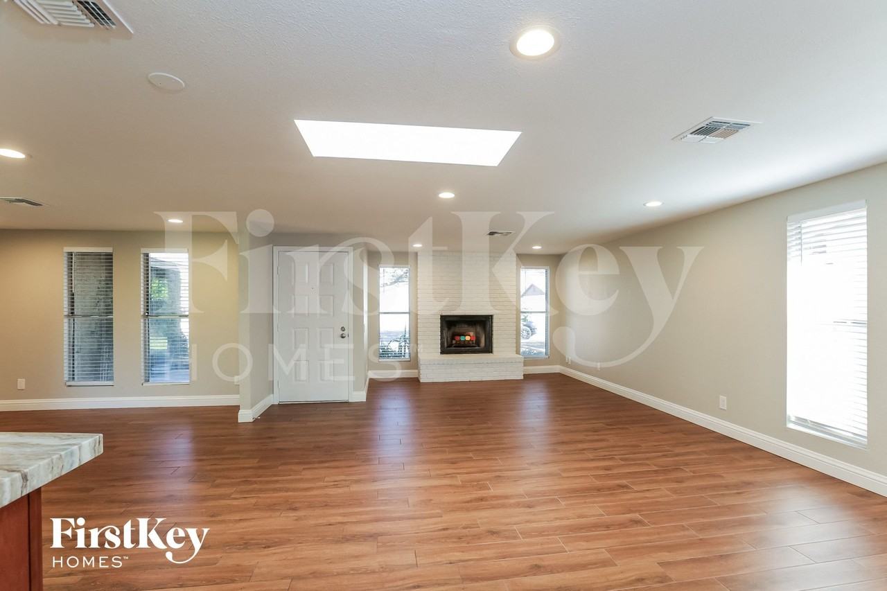 2109 N Verano Way - Photo 2 of 15