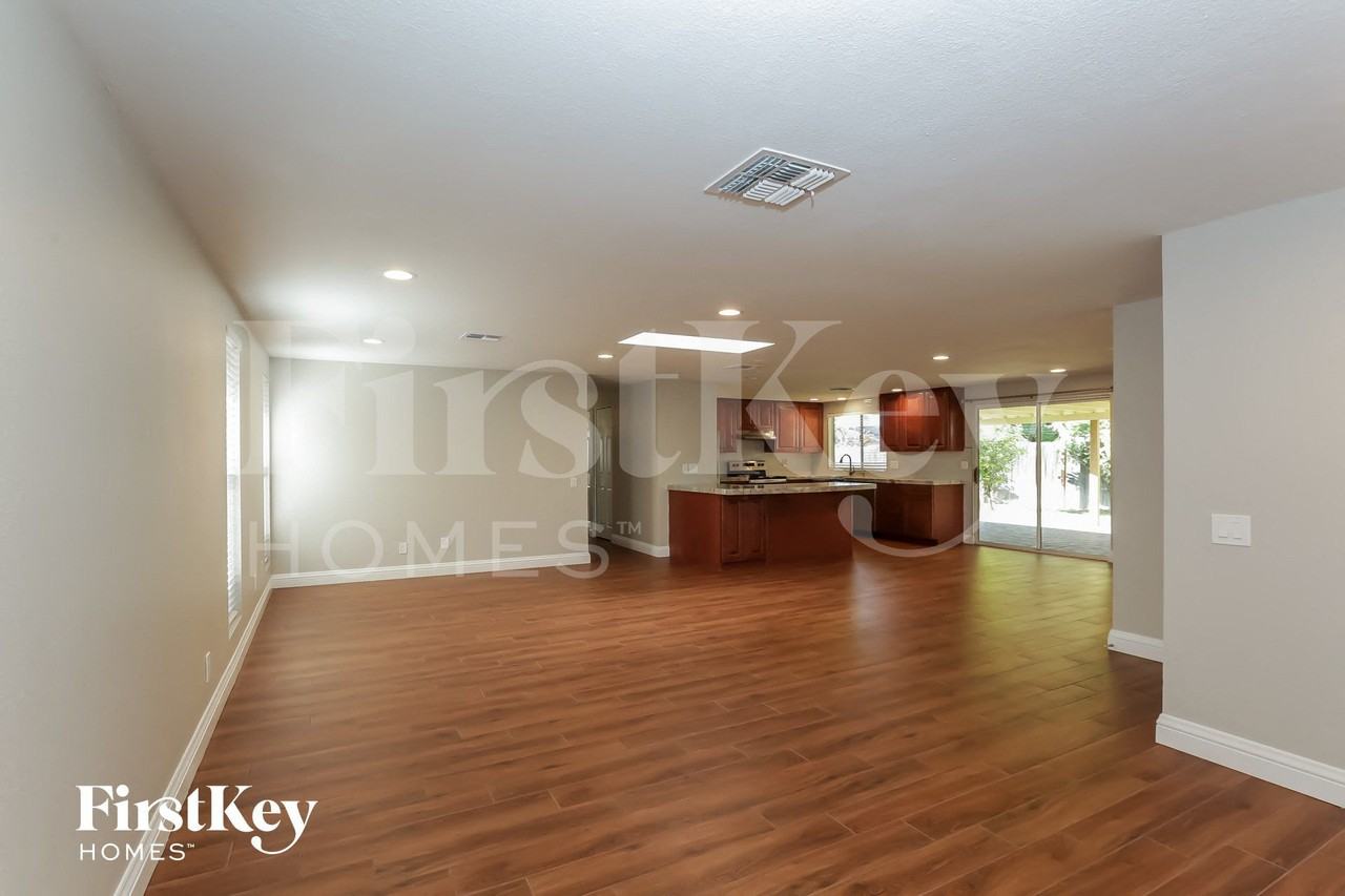 2109 N Verano Way - Photo 3 of 15