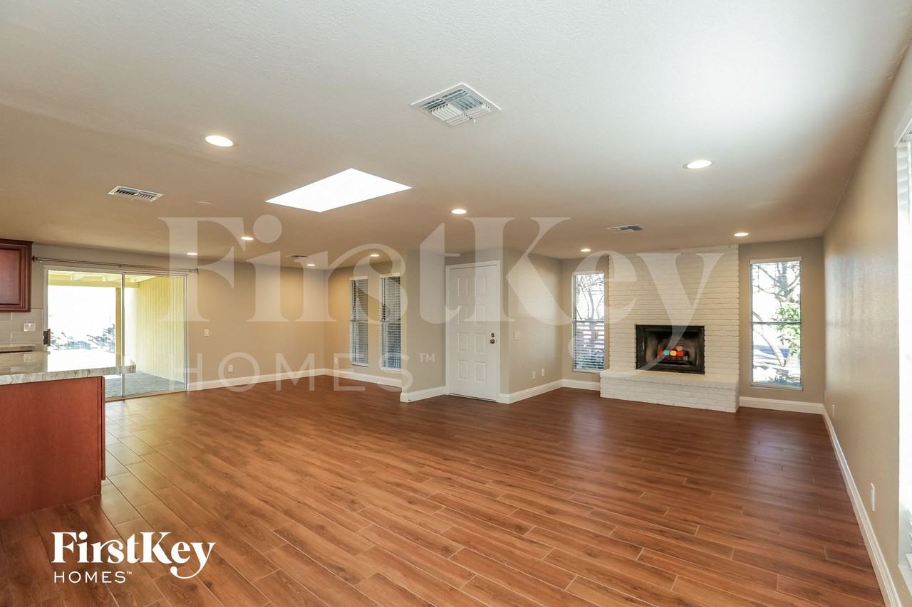 2109 N Verano Way - Photo 4 of 15