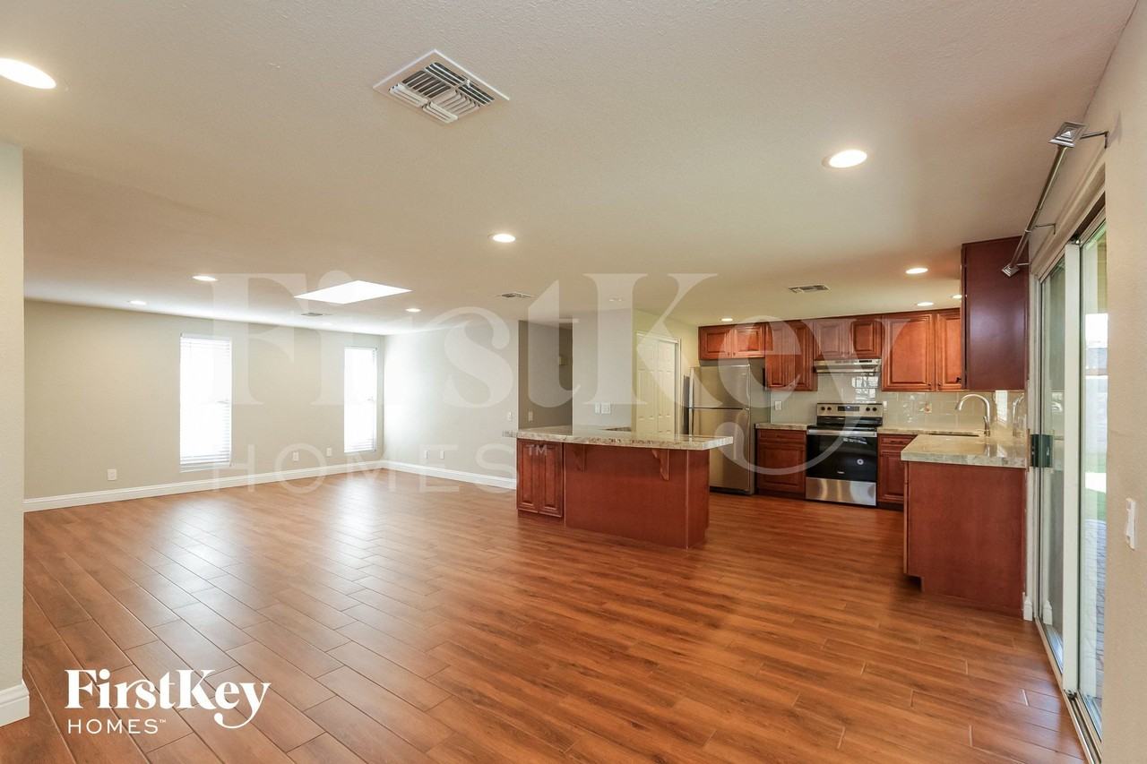 2109 N Verano Way - Photo 5 of 15