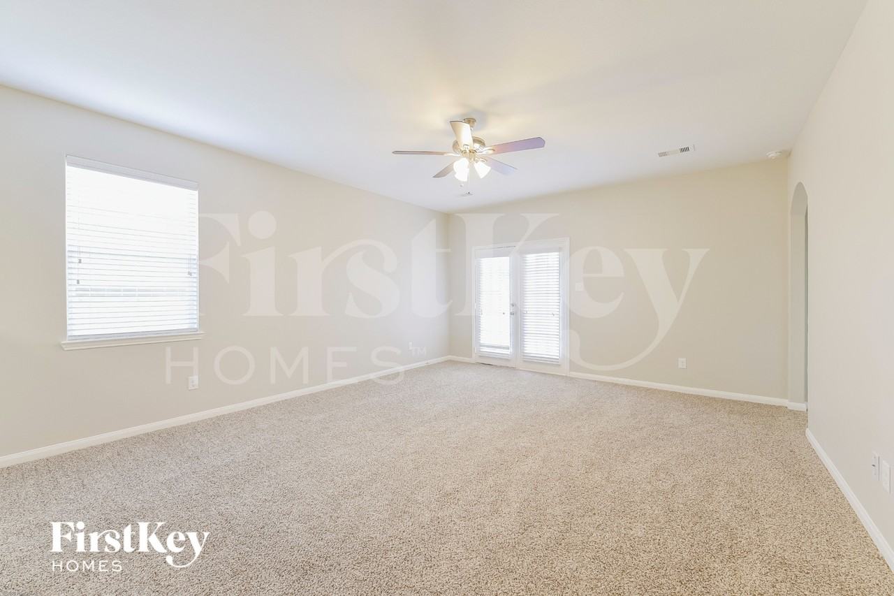 1831 Garnet Breeze Dr - Photo 3 of 15