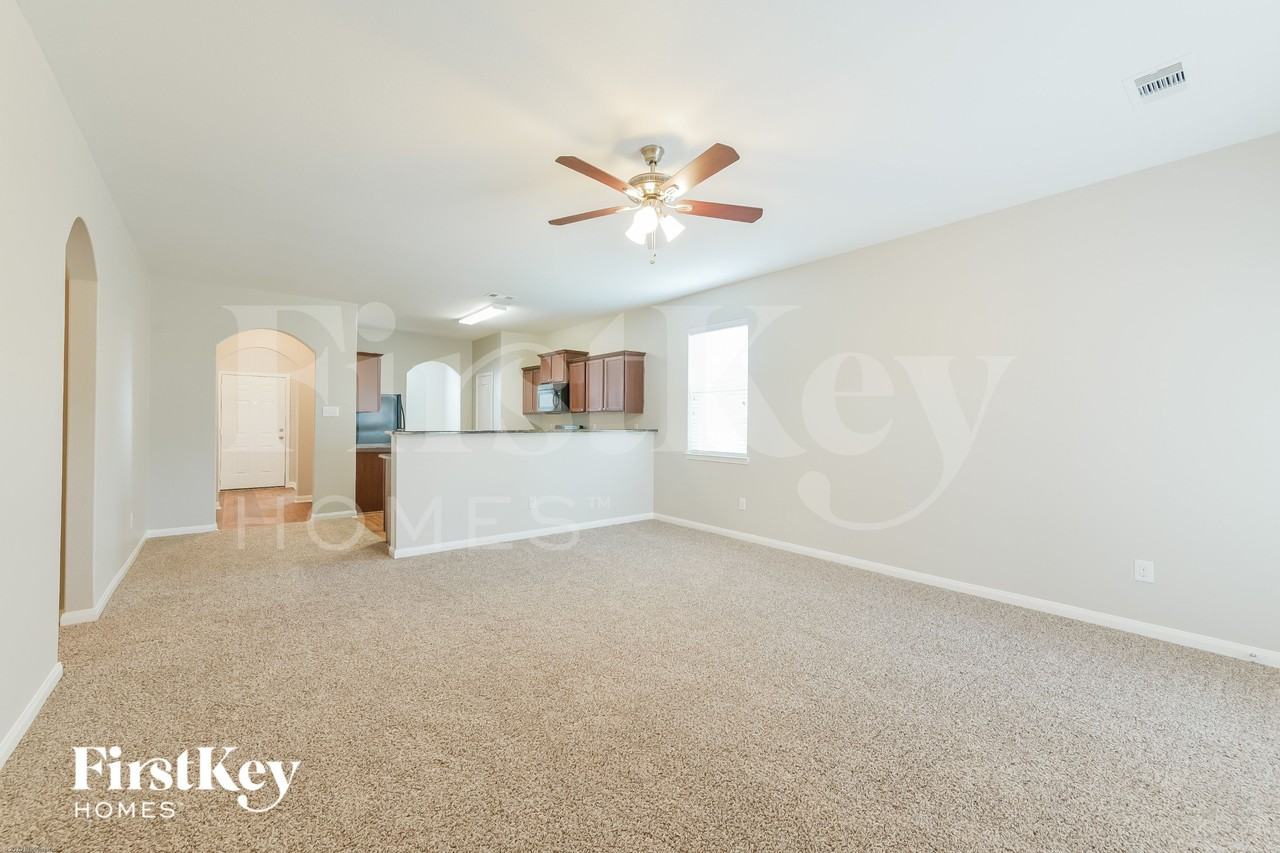 1831 Garnet Breeze Dr - Photo 4 of 15