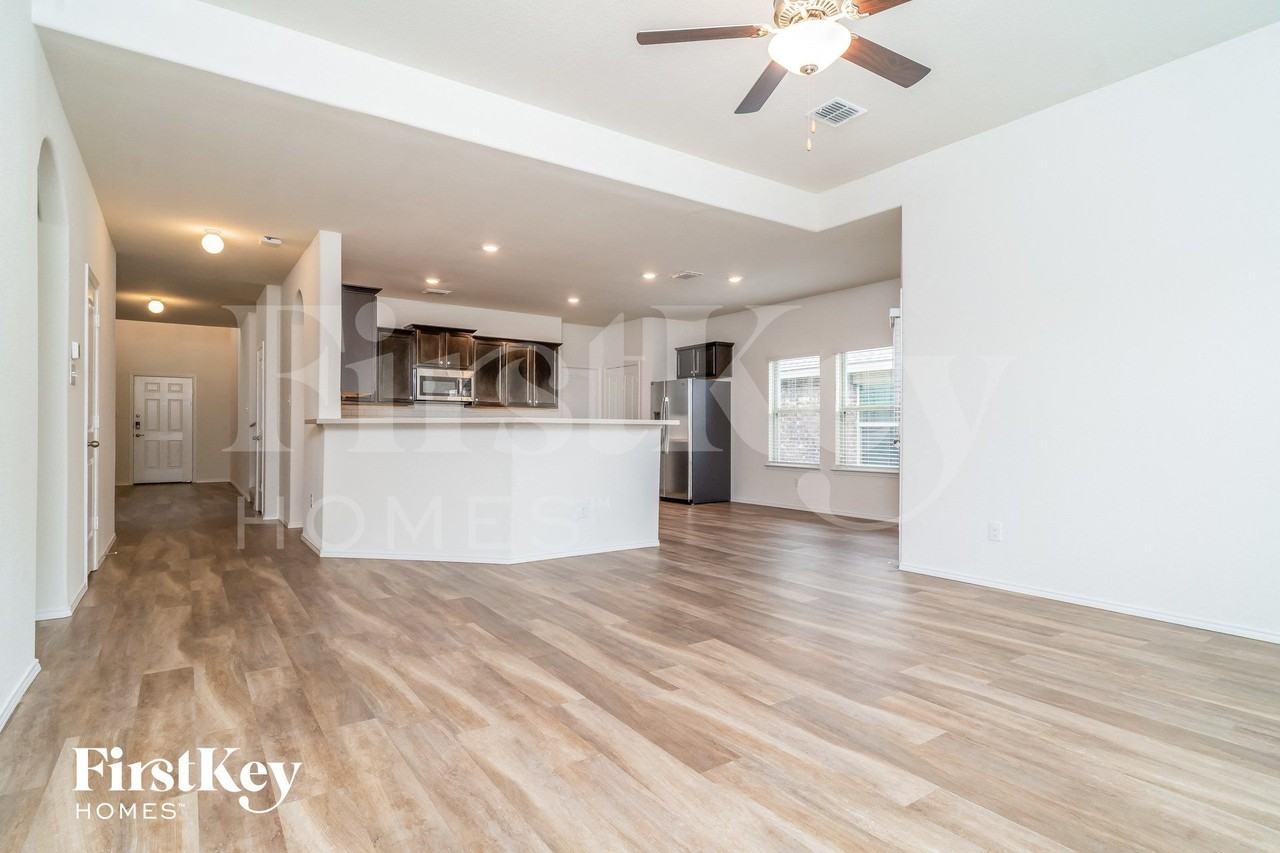 446 Stuart Ln - Photo 4 of 15