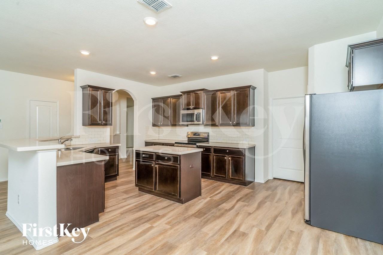 446 Stuart Ln - Photo 5 of 15