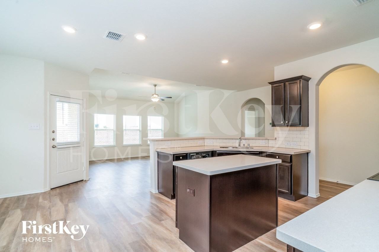 446 Stuart Ln - Photo 6 of 15