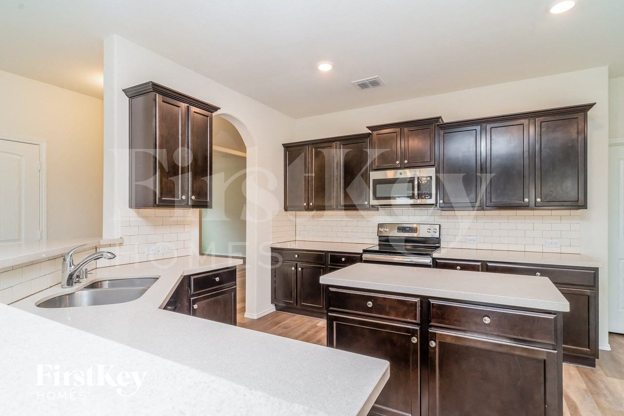 446 Stuart Ln - Photo 7 of 15