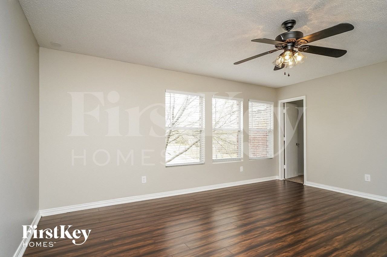 2549 Barksdale Dr - Photo 6 of 15