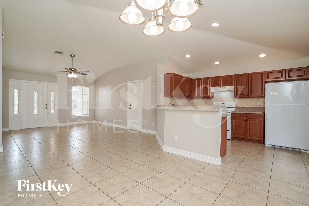 3908 18th St Sw - Photo 3 of 15