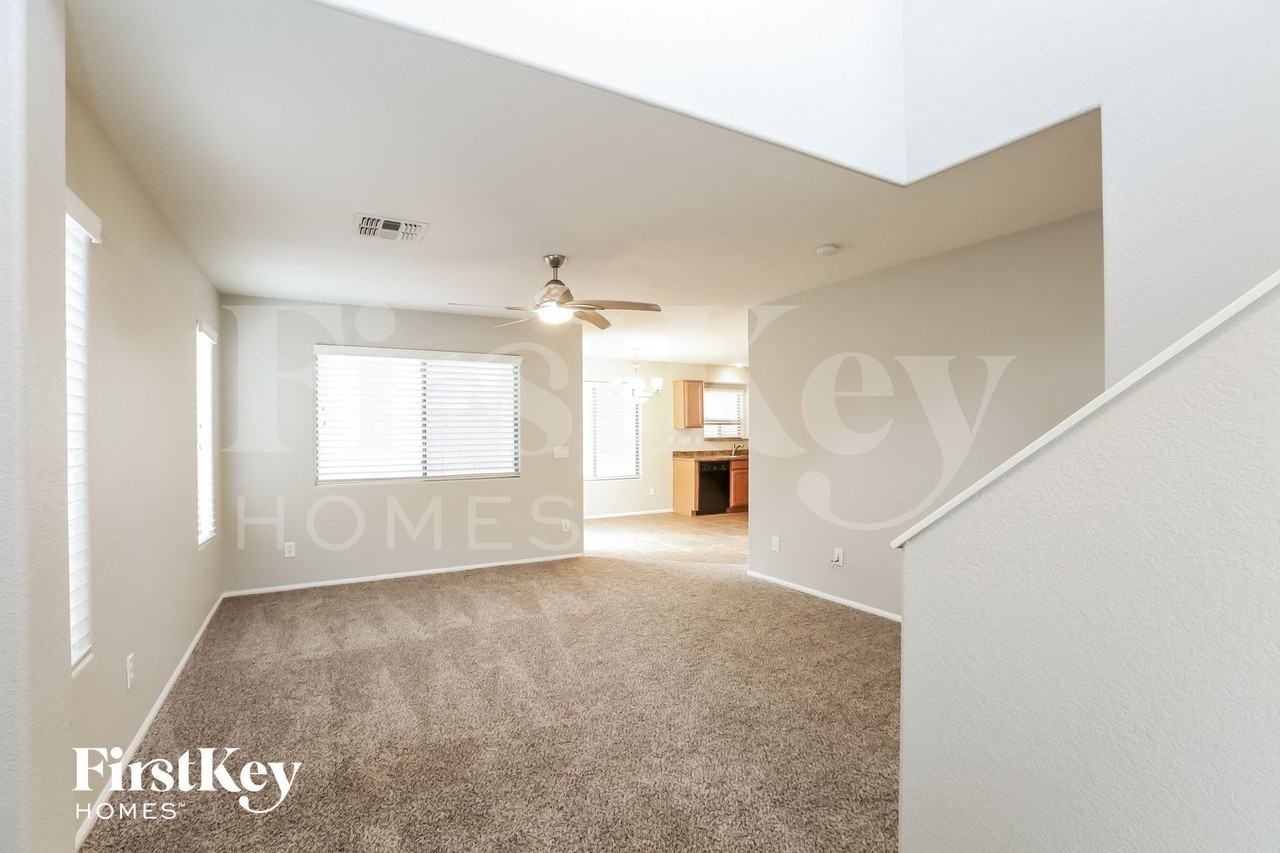 12601 West Reade Avenue - Photo 2 of 15