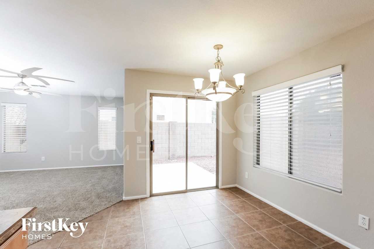 12601 West Reade Avenue - Photo 4 of 15