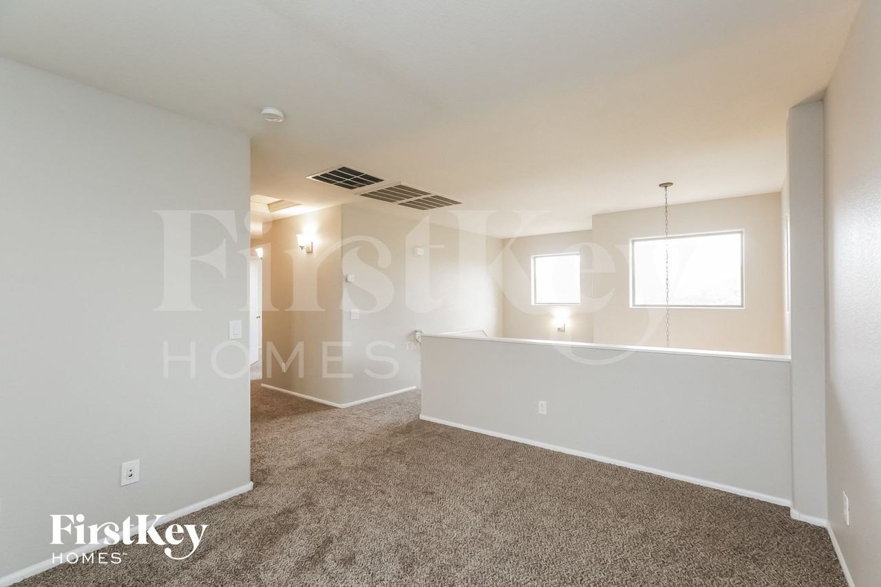 12601 West Reade Avenue - Photo 6 of 15